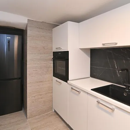 Good Time Apartment *
