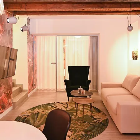 Good Time Apartment